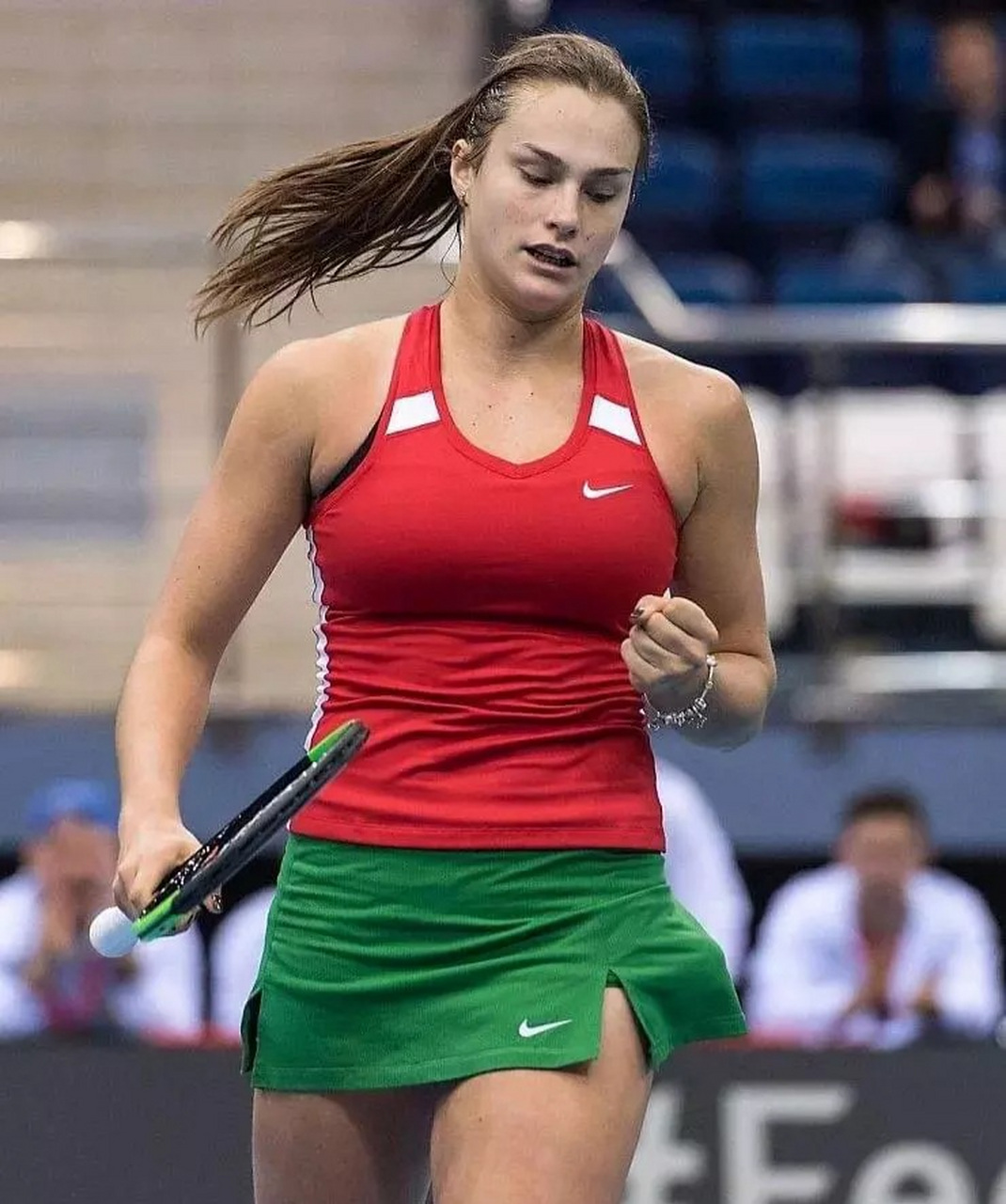 替补席等待 替补席等待