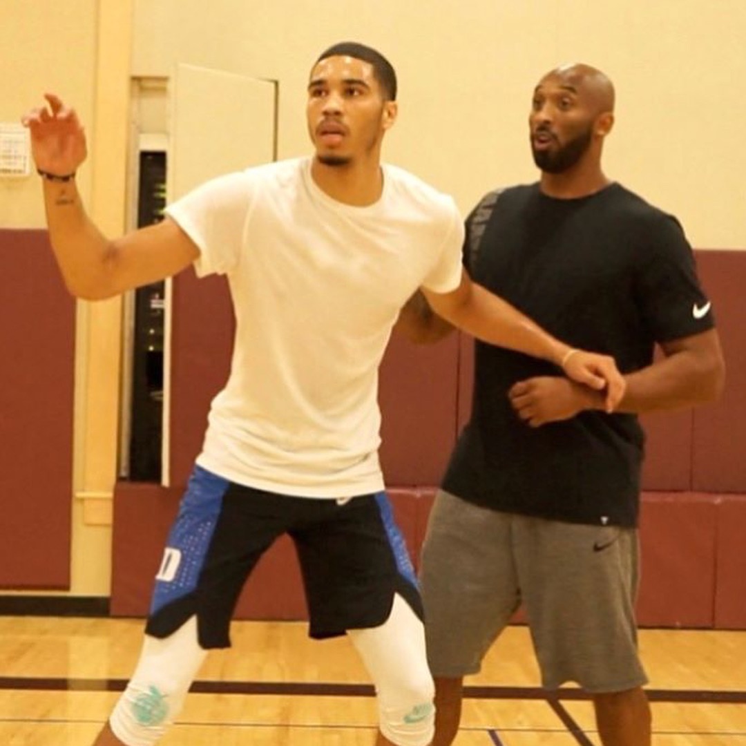 逼迫防守在 逼迫防守在